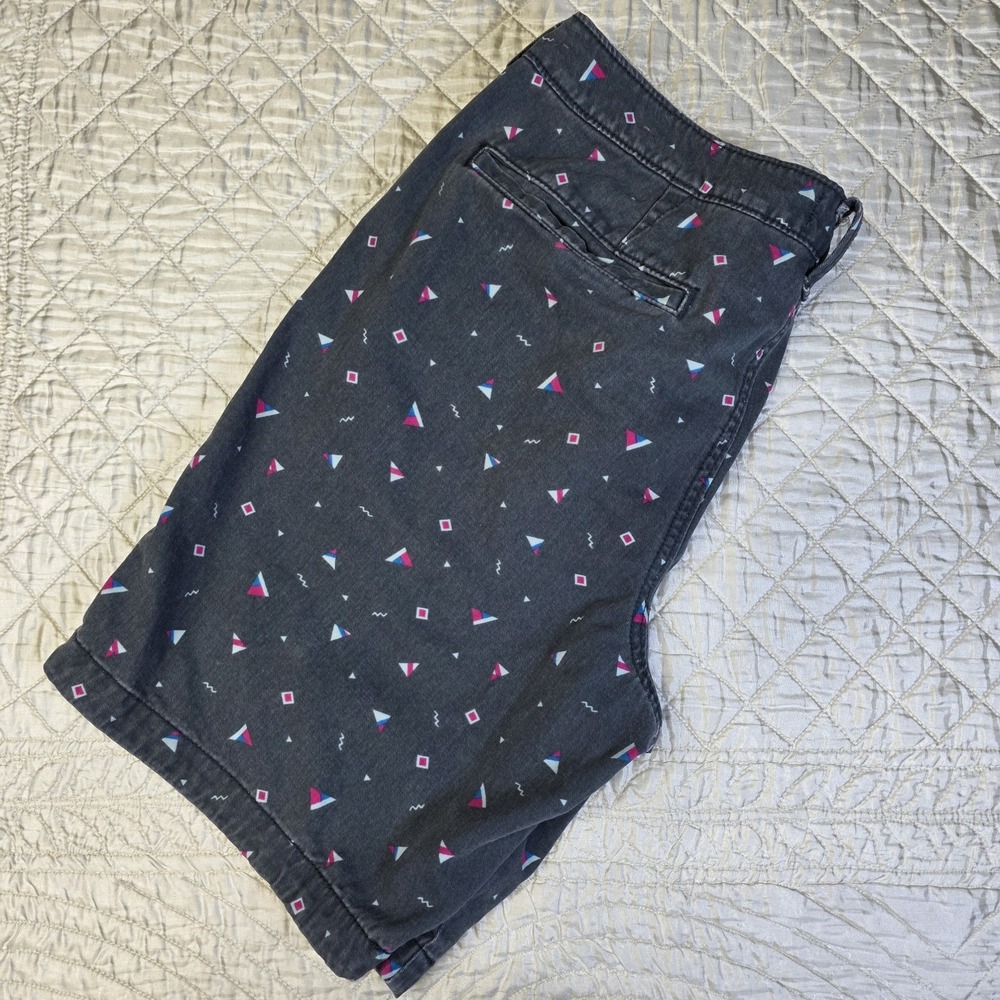 Hollister Mens 36 Retro 90s Party Geometric Gray All Over Print Chino Shorts